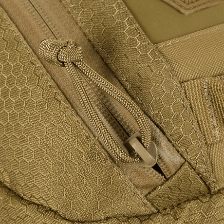 Close-up af M-Tac Tablet Bag Laser Cut Hex i Cordura Hex-materiale med lynlåslukning.