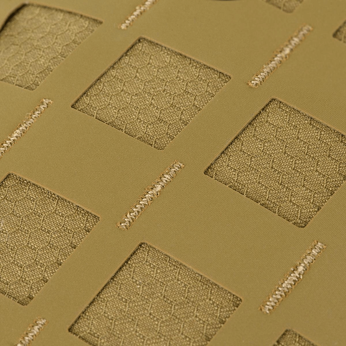 Nærbillede af M-Tac Tablet Bag Laser Cut Hex med laser-cut MOLLE design, fremstillet i Cordura Hex materiale til EDC-formål.