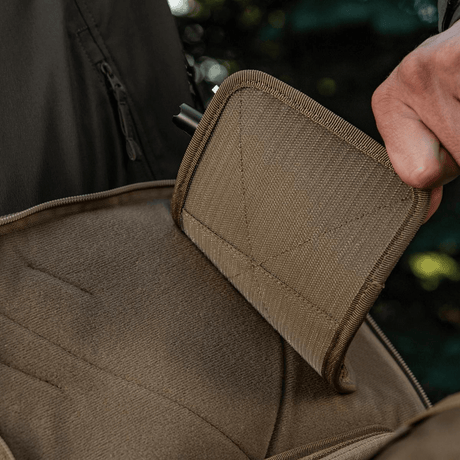 M-Tac Tablet Bag Laser Cut Hex åbent rum med modulær indsats i Cordura materiale vist i nærbillede