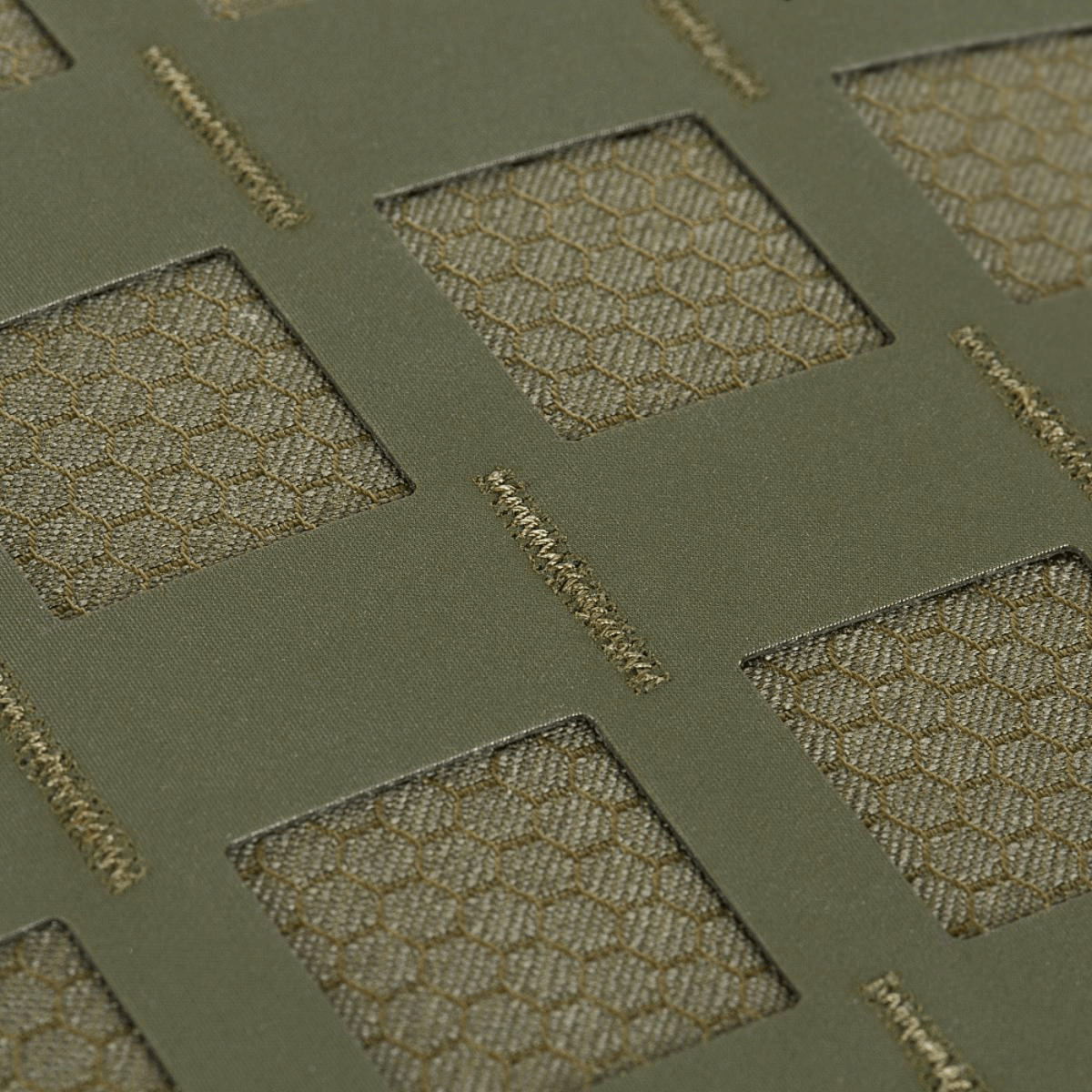 M-Tac Tablet Bag Laser Cut Hex med holdbart Cordura Hex materiale og Laser Cut MOLLE design for ekstraudstyr.