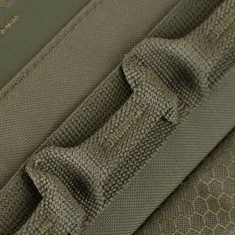 Nærbillede af M-Tac Tablet Bag Laser Cut Hex med Cordura materiale og Laser Cut MOLLE system til ekstraudstyr.