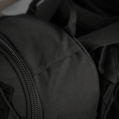 Nærbillede af M-Tac STURM Elite Rygsæk lavet af Cordura materiale med robust lynlås og holdbart design til taktisk brug.