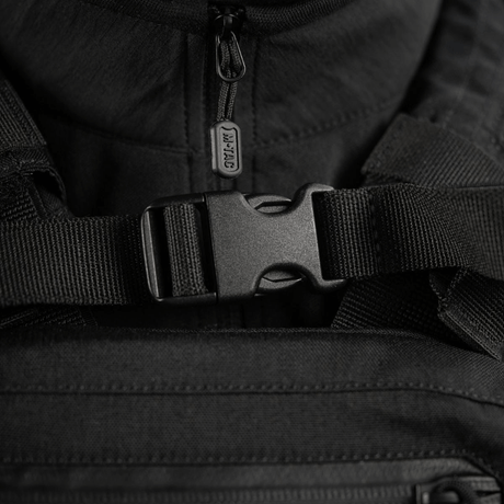 M-Tac STURM Elite Rygsæk tæt på billede af spænde og robust design med Woojin Plastic hardware.