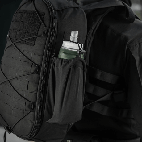 M-Tac STURM Elite Rygsæk med side lomme af elastisk Flex-materiale til opbevaring af udstyr, fremstillet af Cordura for holdbarhed.