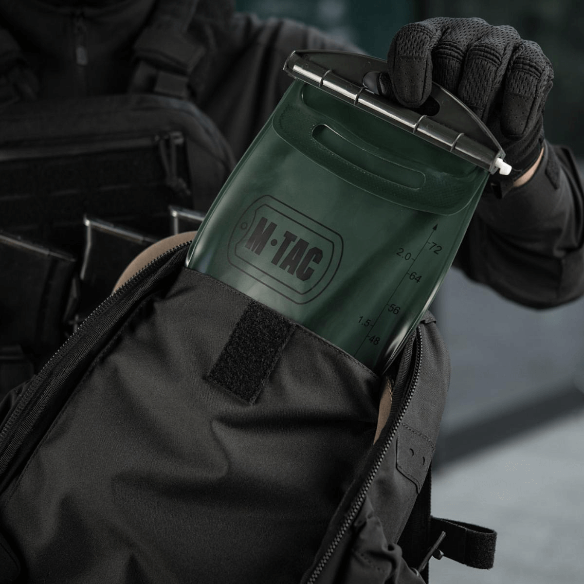 M-Tac STURM Elite Rygsæk med taktisk opbevaring, viser holdbart Cordura materiale og funktionelle sidelommer, perfekt til kortvarige ophold.