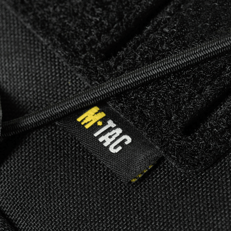 M-Tac STURM Elite Rygsæk tæt på etiket i holdbart Cordura-materiale.