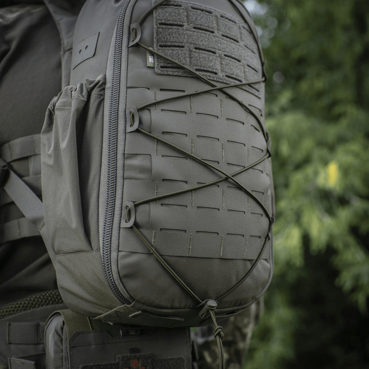 M-Tac STURM Elite Rygsæk med MOLLE Laser Cut frontpanel, elastiske sidelommer og robust Cordura-materiale.