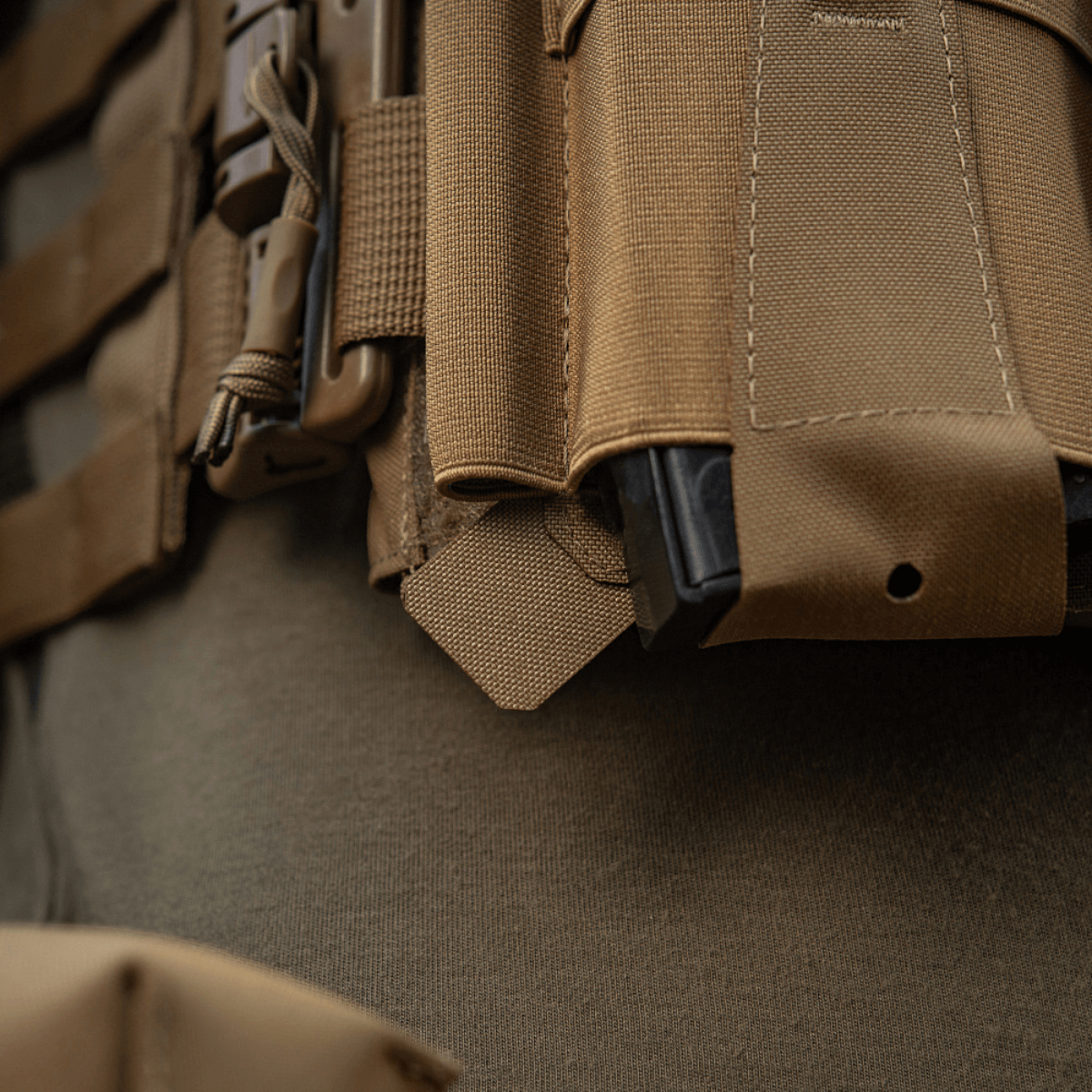 M-Tac Frontpanel til Cuirass QRS Pladebærer Tre Magasiner med elastisk og Cordura Squadron materiale
