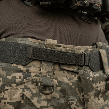 M‑Tac Internal Tiger-bälte på militäruniform, designat för taktiskt bruk i Cordura 500D med Velcro-fäste och oval metallram.