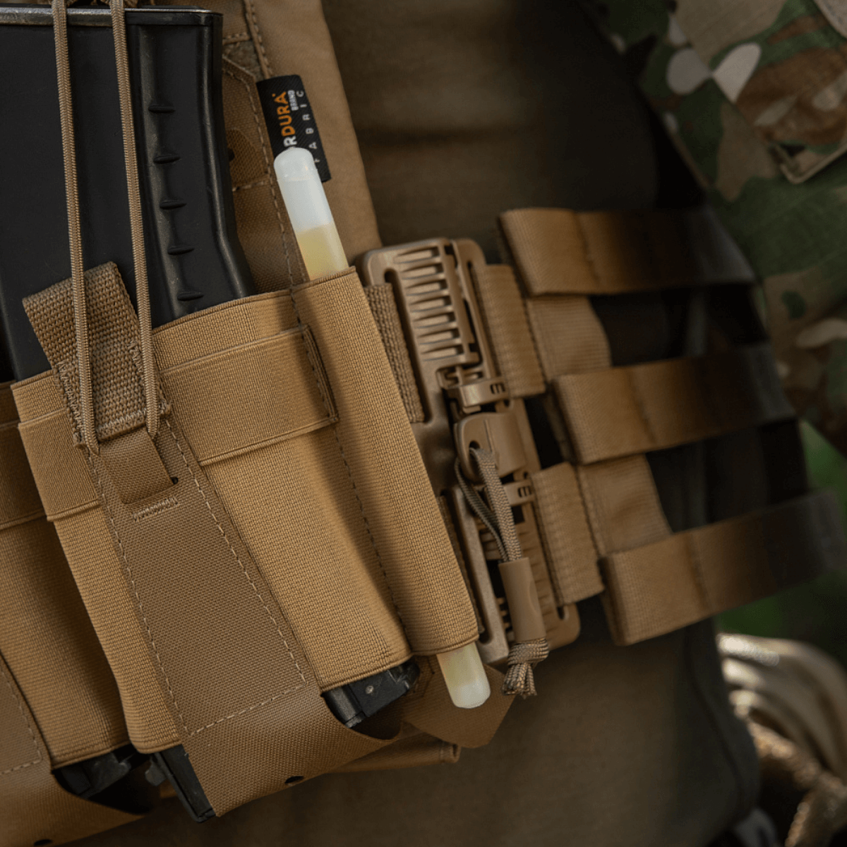M-Tac Frontpanel til Plate Carrier Cuirass QRS til 4 Magasiner, funktionel elastisk pung til AK/AR magasiner, lavet af slidstærkt Cordura