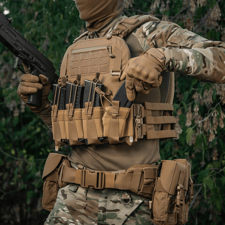 M-Tac frontpanel till Plate Carrier Cuirass QRS för 4 magasin i elastiskt material, NIJ-certifiering, taktisk användning, galleri position 1.