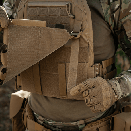 M-Tac frontpanel till Plate Carrier Cuirass QRS för 4 magasin i slitstarkt elastiskt material, NIJ-certifiering, funktionell montering, galleri position 1.
