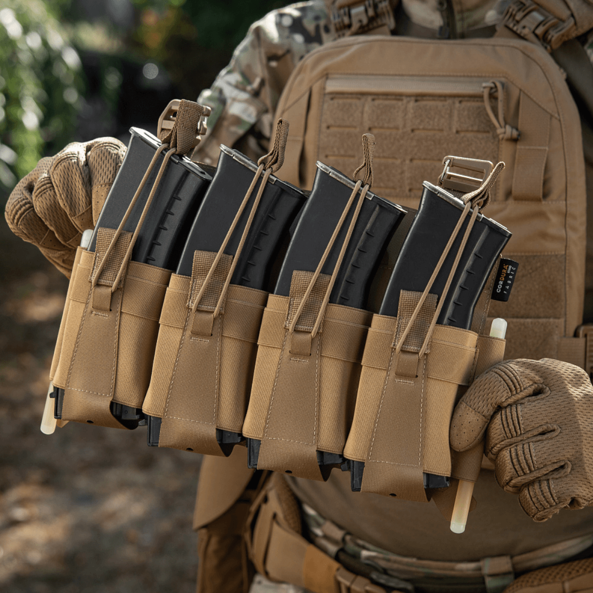 M-Tac Frontpanel til Plate Carrier Cuirass QRS til 4 Magasiner, funktionel magpouch til AK/AR magasiner, elastik og Cordura materiale.