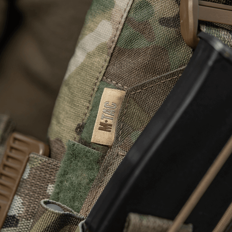 M-Tac frontpanel till Plate Carrier Cuirass QRS för 4 magasin i slitstarkt multicam nylon, NIJ-certifiering, galleri position 1.