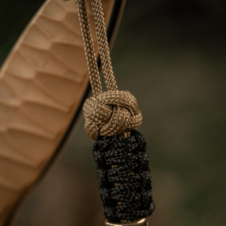 M-Tac Lanyard Scandinavian Small Chinese Knot med skandinaviska motiv för originalitet och stil. Perfekt för knivar och ficklampor