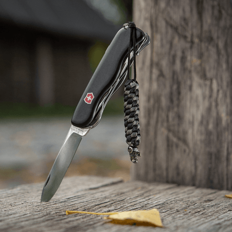 M-Tac Knife Lanyard Helix Skull för fickknivar med flätad paracord och stilfull design för enkel utdragning och extra stil.