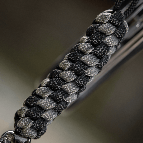 M-Tac Knife Lanyard Helix Skull i flätad paracord för fickknivar, tillför stil och karaktär åt din kniv.