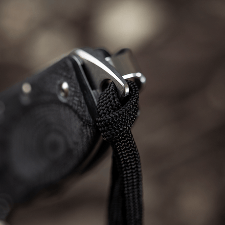 M-Tac Knife Lanyard Cuboid Skull med flätad paracord och dekorativ Cuboid Skull-pärla, praktisk för snabb åtkomst och unikt design.