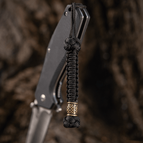 M-Tac Knife Lanyard Celtic i paracord, ett stilfullt, praktiskt tillbehör till knivar, tillför unikt uttryck och personlighet.