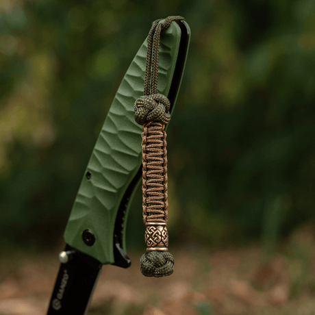 M-Tac Knife Lanyard Celtic i flätad paracordstil, visar unik dekoration till knivar och verktyg, perfekt för bärbar användning och personlig stil.