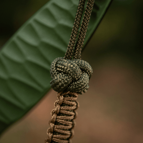 M-Tac Knife Lanyard Celtic i flätad paracord för unikt knivuttryck och praktisk användning.