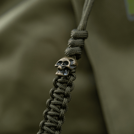 M-Tac Loopy Snake Skull Lanyard i paracord med Skull-hänge, hållbart och flexibelt tillbehör till knivar och utrustning.