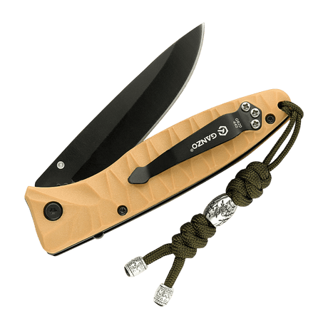 M-Tac Zeus Stainless Steel Lanyard fäst vid en kniv med flätad paracord och dekorativ pärla för snabb åtkomst och funktion.