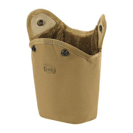 M-Tac Flaskhållare MOLLE i slitstark polyester med PVC‑beläggning och dräneringshål, idealisk för utomhusbruk och enkel montering på MOLLE‑utrustning.