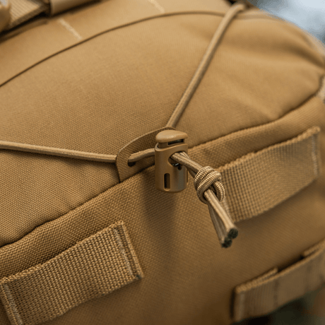 M-Tac Rygsäck Sturm Elite Gen.II närbild av elastisk snörning och remmar, tillverkad i hållbart Cordura-material.
