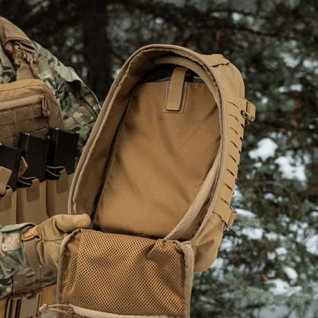 M-Tac Rygsäck Sturm Elite Gen.II öppen med rymligt interiör och MOLLE-system, idealisk för självförsörjande vistelser. Tillverkad i slitstarkt Cordura.