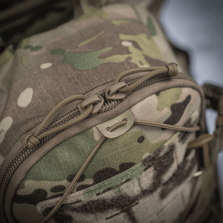 M-Tac Rygsäck Sturm Elite Gen.II i camouflagetyg med kraftiga blixtlås och MOLLE Laser Cut-system för extra utrustning.