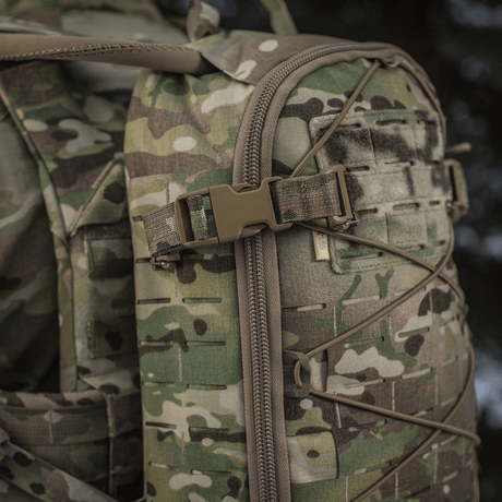 Närbild av M-Tac Rygsäck Sturm Elite Gen.II med MOLLE Laser Cut-system och elastisk snörning för jacka eller kamouflagetyg.