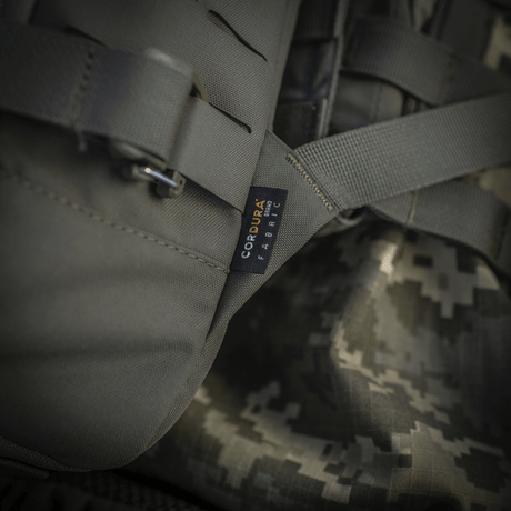 Närbild av M-Tac Ryggsäck Sturm Elite Gen.II med Cordura 500D-tyg och digitalt kamouflagemönster, visar robust kvalitet.