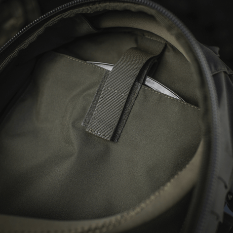 Inre fack i M-Tac Ryggsäck Sturm Elite Gen.II med inbyggt vätskesystem, tillverkat av slitstarkt Cordura-material.