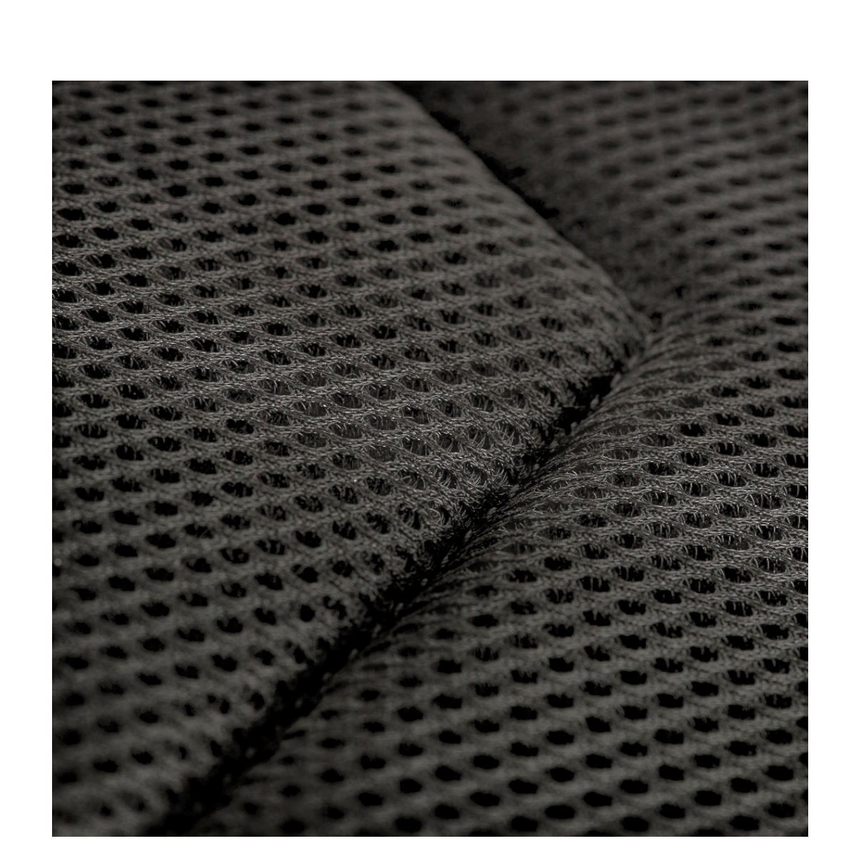 M-Tac Large Assault Pack Rygsæk med polstrede skulderremme for komfortabel bæring og MOLLE-system til praktisk opbevaring.