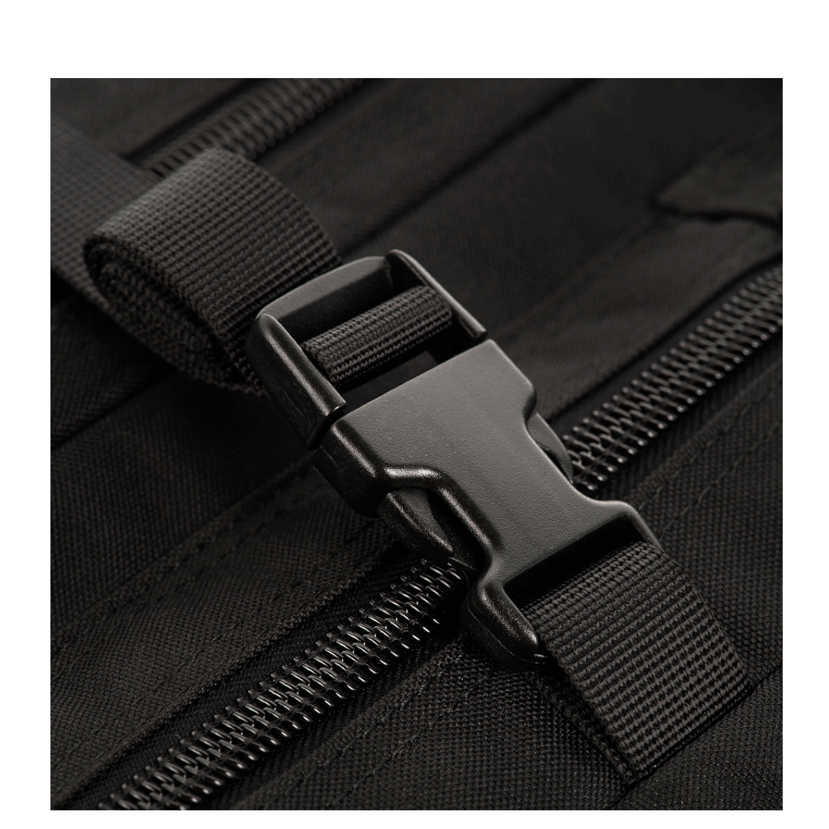 M-Tac Large Assault Pack Rygsæk med detaljebillede af lynlås og spændesystem, let og komfortabel til daglig brug og korte ture.