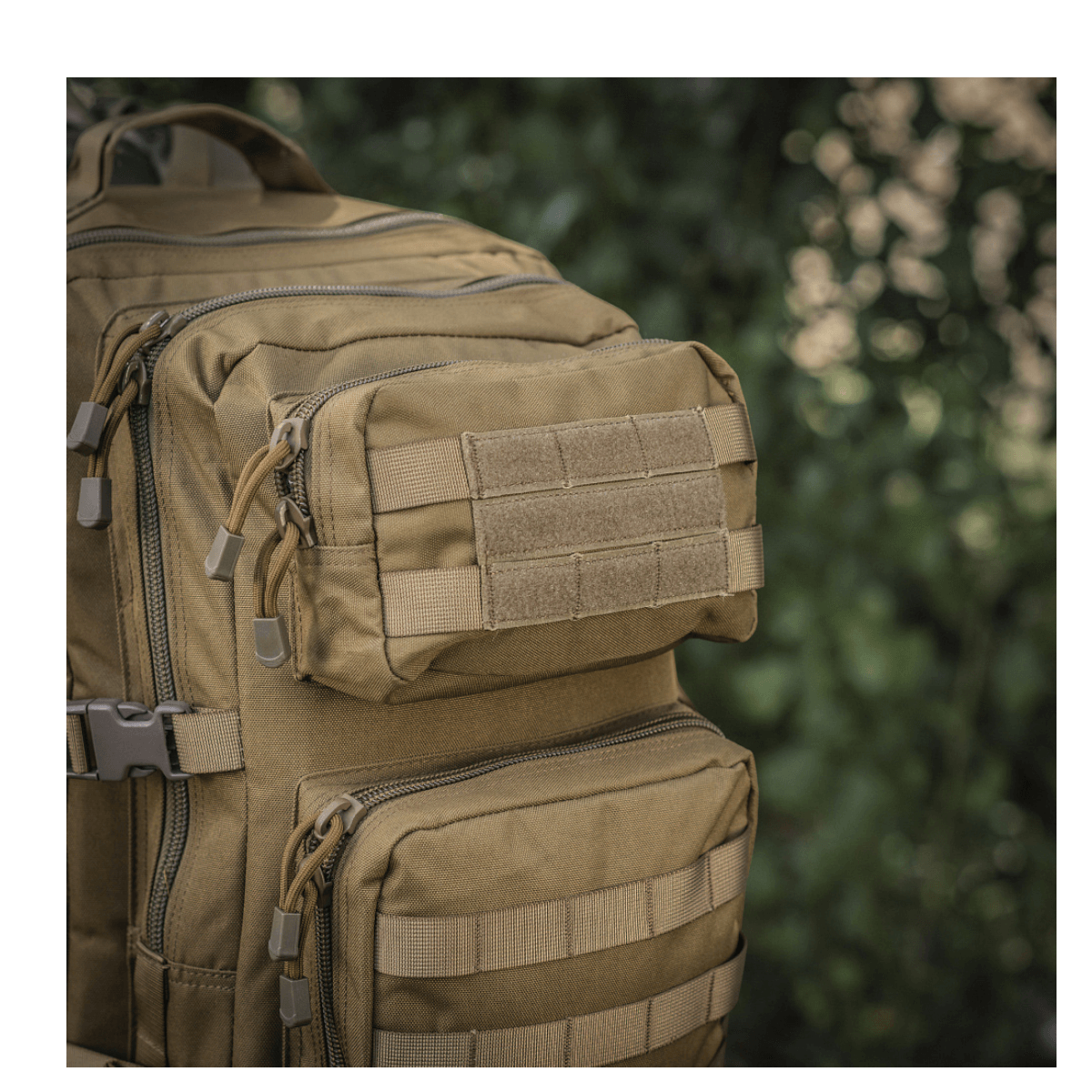 M-Tac Large Assault Pack Rygsæk - stor rygsæk med MOLLE-system og polstrede remme, ideel til bybrug og vandreture.