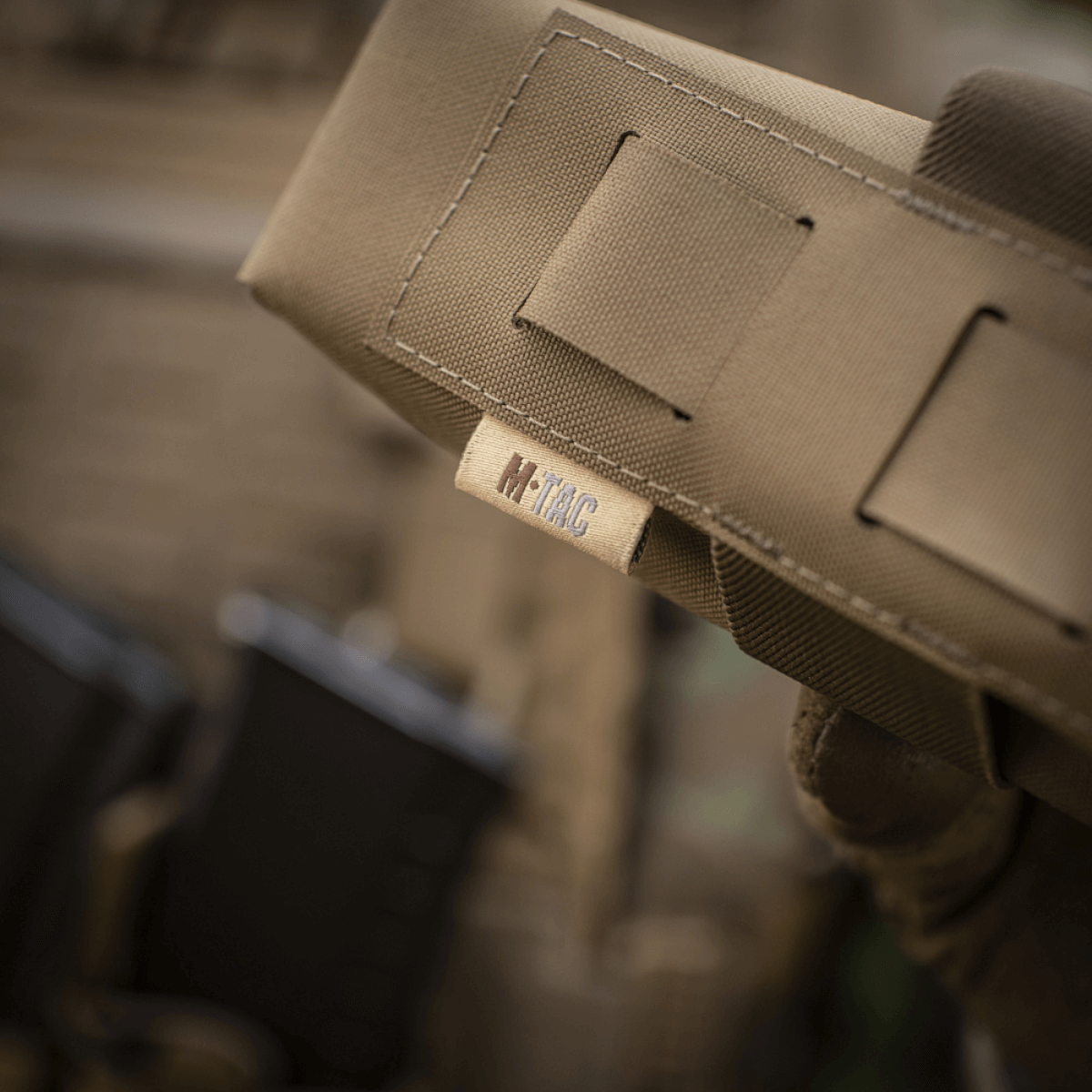 M-Tac Lomme til Tourniquet Closed i tæt kameraperspektiv, fremhæver design og materiale.