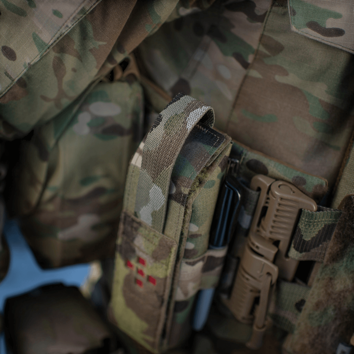 M-Tac Lomme til Tourniquet Closed på camouflageuniform med tourniquet opbevaringsløsning.