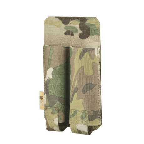 M‑Tac Double Magazine Pouch APS Laser Cut i lätt Cordura, designad för två APS-magasin. MOLLE-montering, elastiskt fäste. Kamouflagedesign.