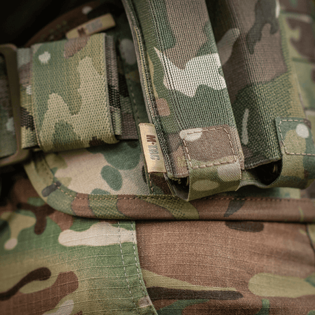 M‑Tac Double Magazine Pouch APS Laser Cut i robust Cordura-material med MOLLE-monterning och elastiskt fäste.