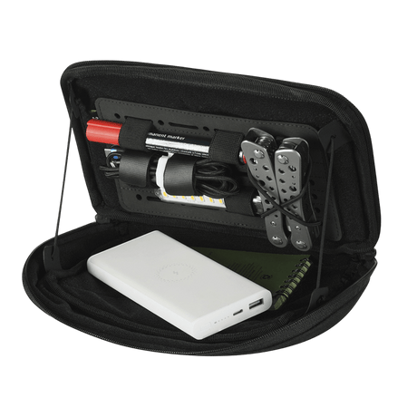 M-Tac Admin Pouch Large Elite med taktisk utrustning som multiverktyg och powerbank, tillverkad av slitstarkt Cordura 500D-material.