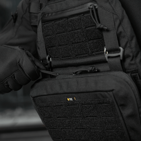 Taktisk M-Tac Admin Pouch Large Elite i Cordura 500D med velcro-panel, lämplig för förvaring av utrustning på turen.