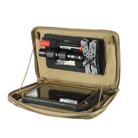 M-Tac Admin Pouch X-Large Elite öppen väska med verktyg och tablet, optimerad för taktisk utrustning i ett tåligt Cordura 500D-utförande.
