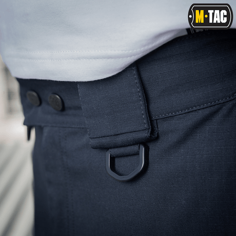 Nærbillede af M-Tac Shorts Aggressor Short med D-ring og elastiske bæltestropper, designet til komfort og fleksibilitet i polycotton flex rip-stop.