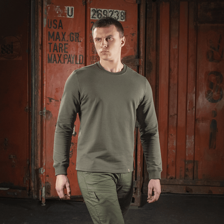 M-Tac Pullover 4 Seasons i grön, minimalistisk design, lämplig för vardag och taktisk användning året runt.