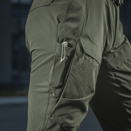 Detalje af M-Tac Bukser Rubicon Flex med innovativ cargo-lomme design, ideel til udendørs aktiviteter og træning.
