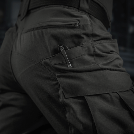 M-Tac Bukser STURM NyCo Extreme Gen.II - tæt på bukselomme og knivklips i sort taktick design.