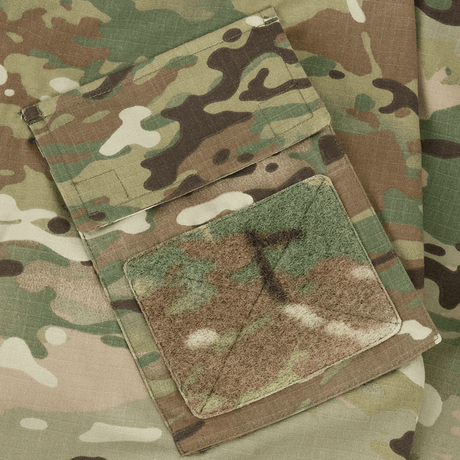 M-Tac Feltjakke NYCO i multicam med detaljer i slidstærkt amerikansk NYCO-stof, NIJ-certificeret, close-up af lomme, gallery position 1.