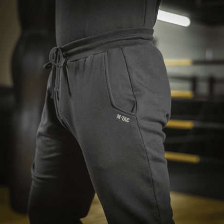 M-Tac Bukser Cotton Classic sportbukser til løb og fitness med elastisk talje og sidelommer, ideel til aktivitet og hverdagsbrug.